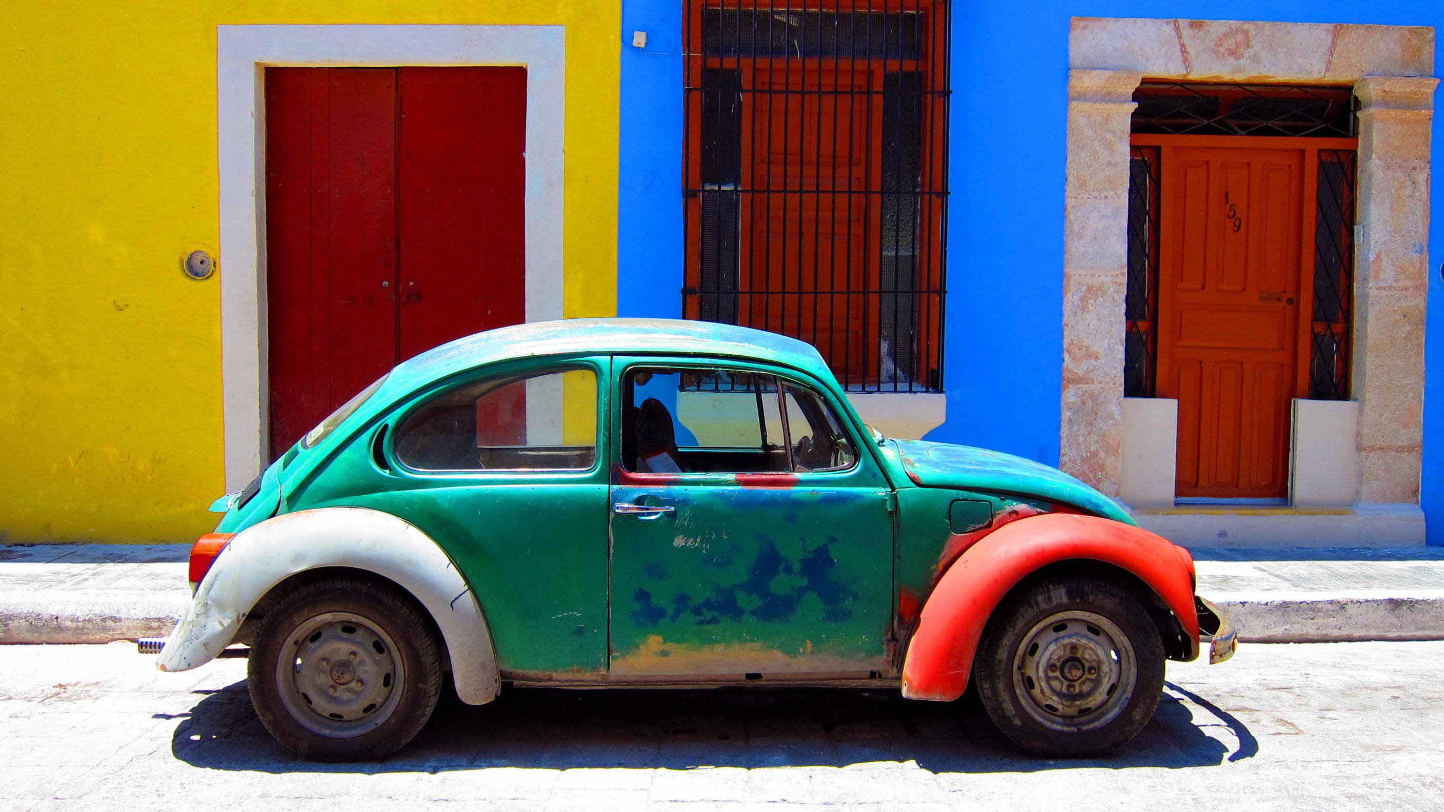 Voiture ancienne multicolore Mexique 2C