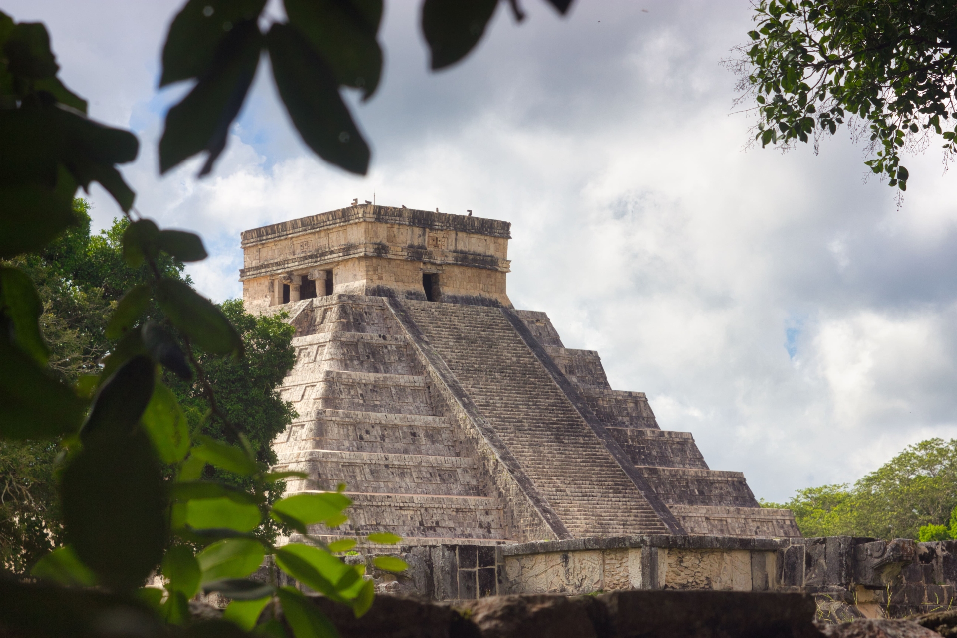pyramide-chichen-itza-adobe